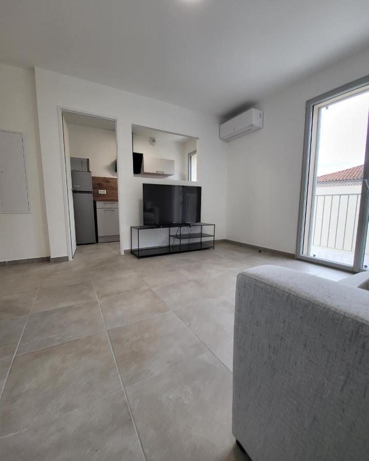 Apartment Type 1 Neuf En Hyper Centre Avec Parking *